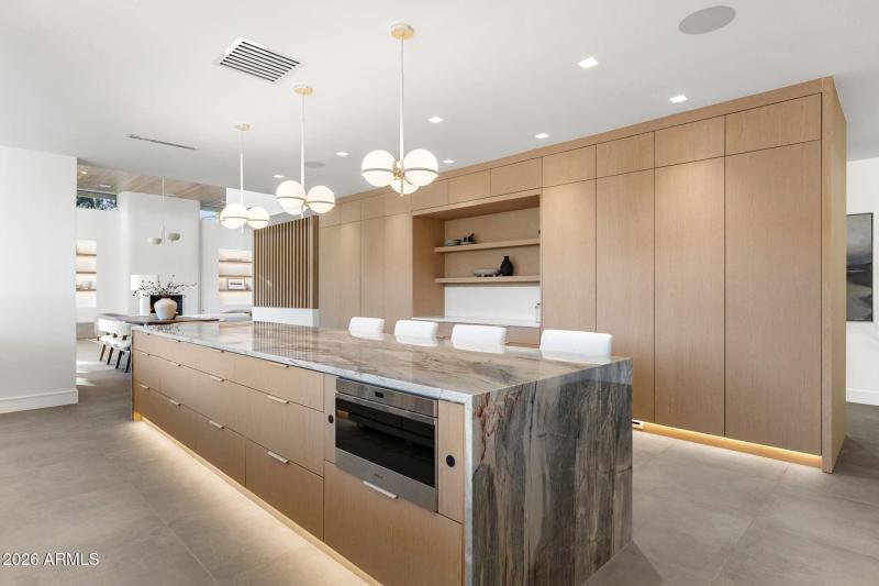 21-web-or-mls-7201-n-47th-st