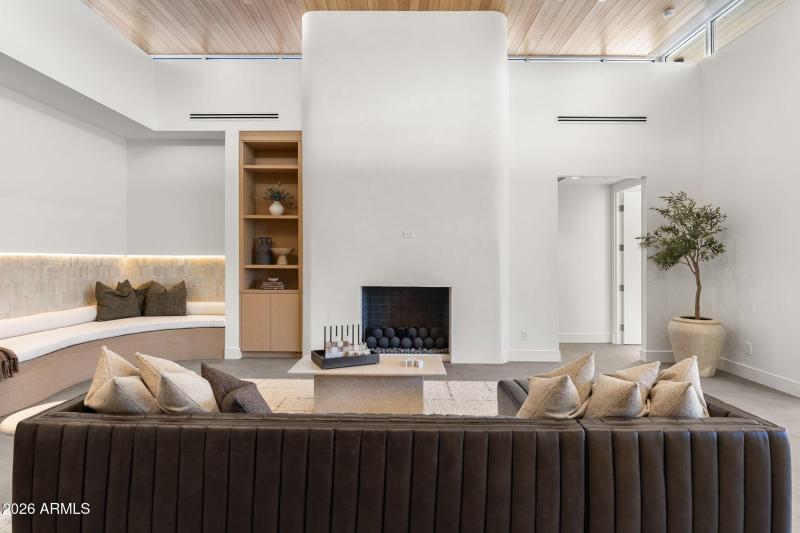 22-web-or-mls-7201-n-47th-st