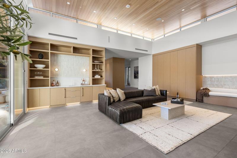 30-web-or-mls-7201-n-47th-st