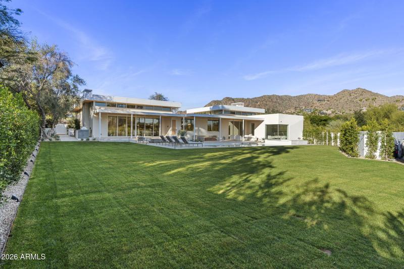 32-web-or-mls-7201-n-47th-st