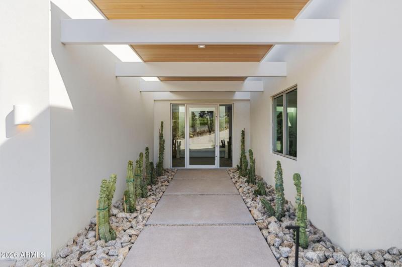 33-web-or-mls-7201-n-47th-st