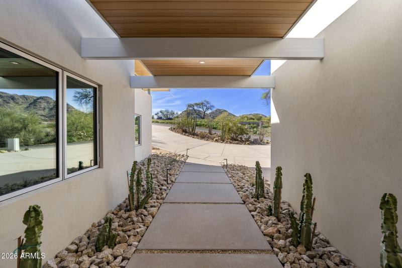 40-web-or-mls-7201-n-47th-st