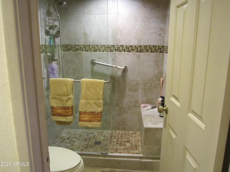 10 423 PRIMARY TILED SHOWER WITH SEAT