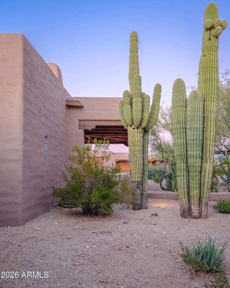 Listings_5507_N_PaloCristiRd_Images-63