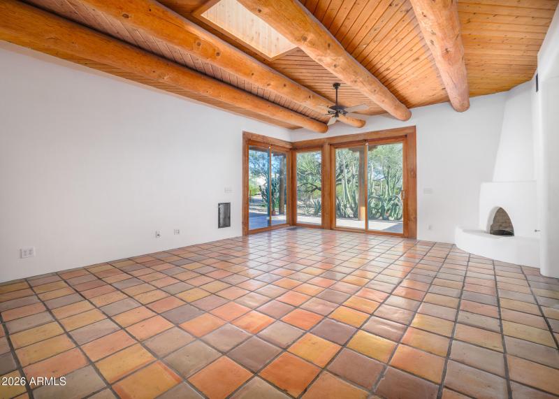 Listings_5507_N_PaloCristiRd_Images-55