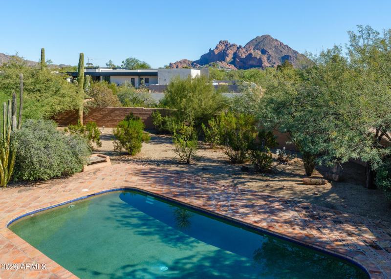 Listings_5507_N_PaloCristiRd_Images-39