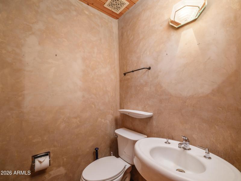 Listings_5507_N_PaloCristiRd_Images-30