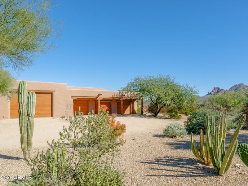 Listings_5507_N_PaloCristiRd_Images-9