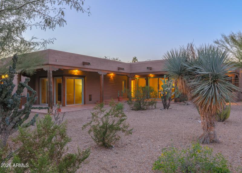 Listings_5507_N_PaloCristiRd_Images-5