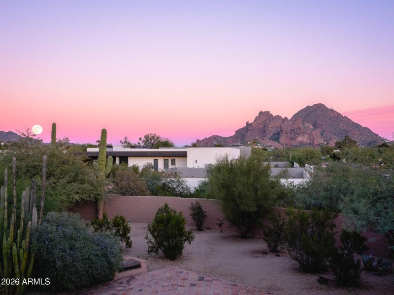 Listings_5507_N_PaloCristiRd_Images-6