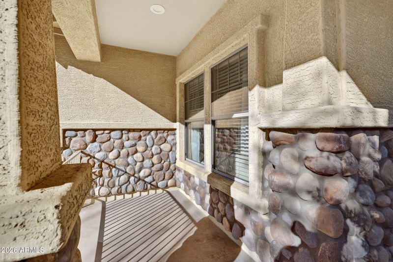 8-web-or-mls-09-E Washington Ct