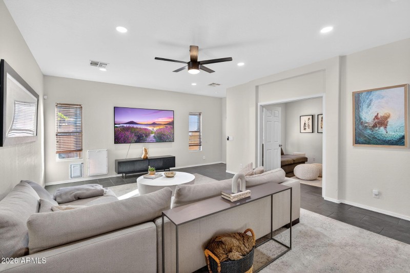 9-web-or-mls-12-E Washington Ct