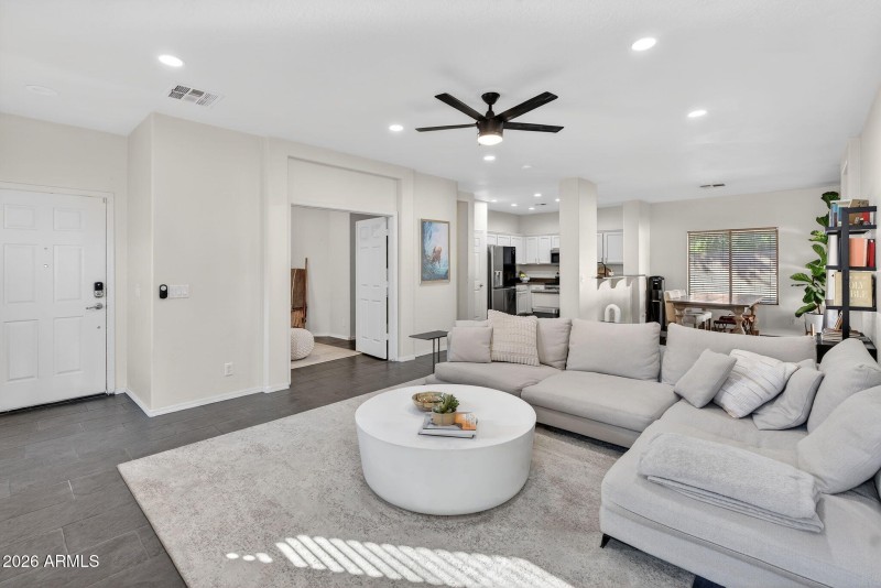 11-web-or-mls-14-E Washington Ct