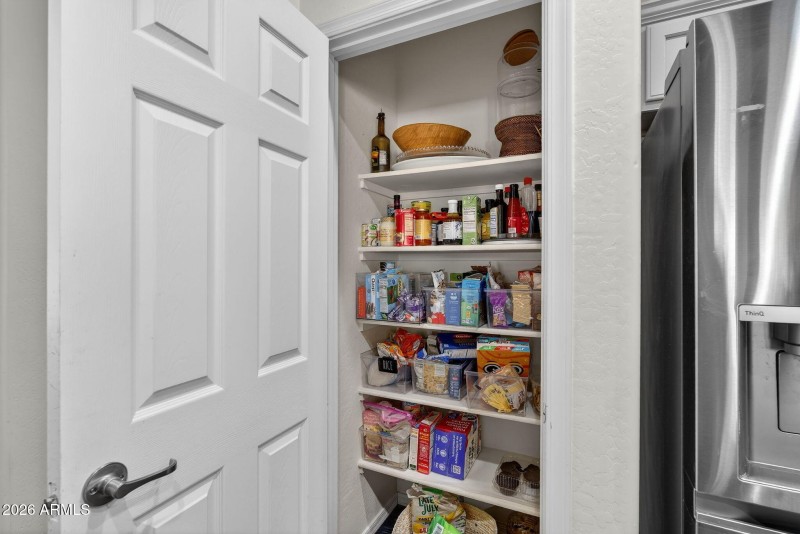 22-web-or-mls-24-E Washington Ct