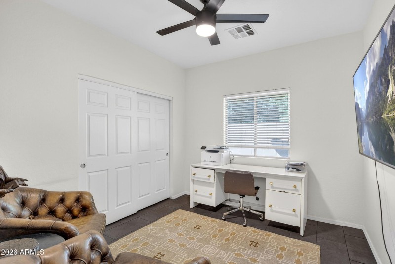 25-web-or-mls-35-E Washington Ct