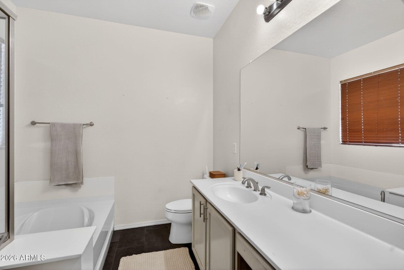 33-web-or-mls-32-E Washington Ct