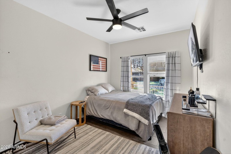 36-web-or-mls-39-E Washington Ct