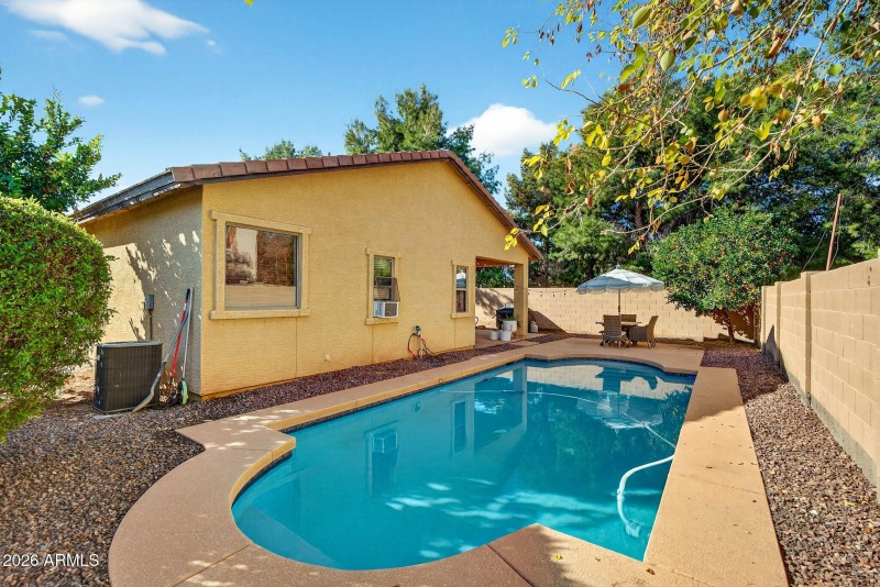 41-web-or-mls-44-E Washington Ct