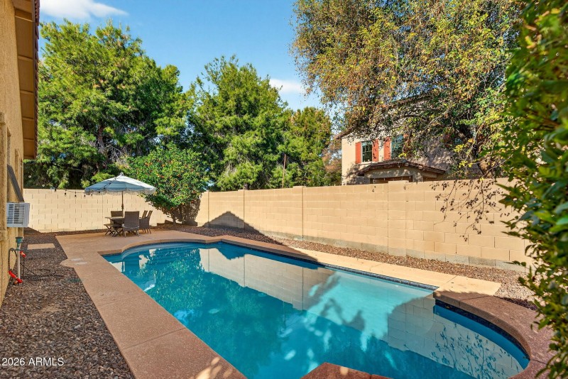 42-web-or-mls-45-E Washington Ct