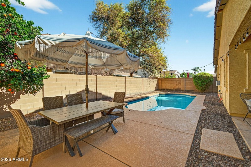 44-web-or-mls-43-E Washington Ct