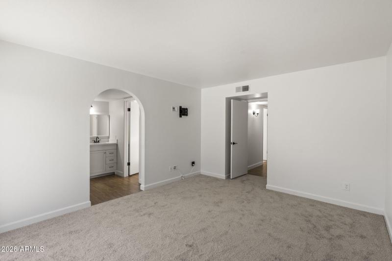 primary bedrm w entry to bath