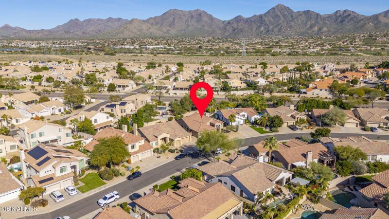 Near Shopping & Dining