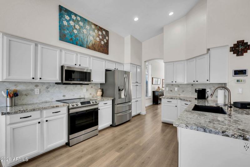 Cabinet pull-out shelves