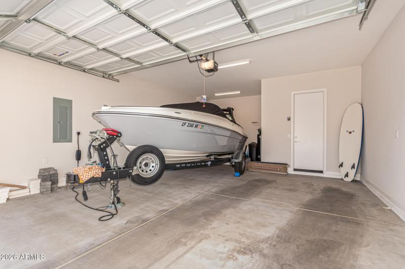 Main garage 2.5 spots