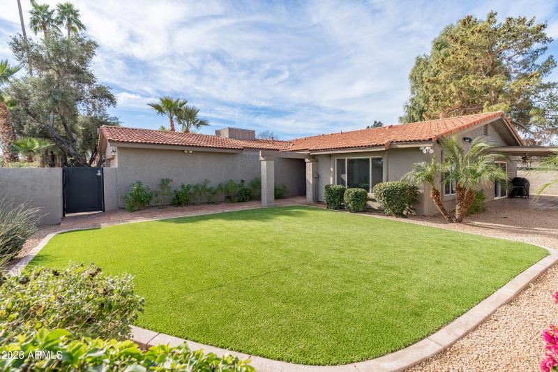 Front yard & entrance