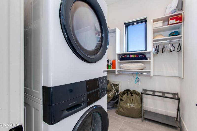 Casita Walk in Closet