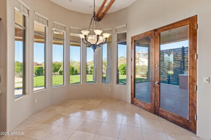 Kitchen nook w views