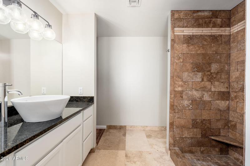 3002 E Glenrosa Ave, 01-15 - 14