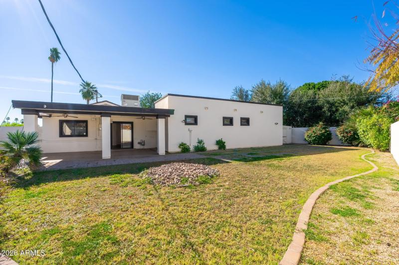 3002 E Glenrosa Ave, 01-15 - 18