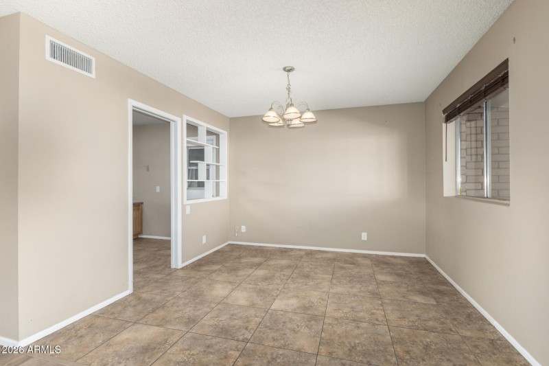 Good sized dining room