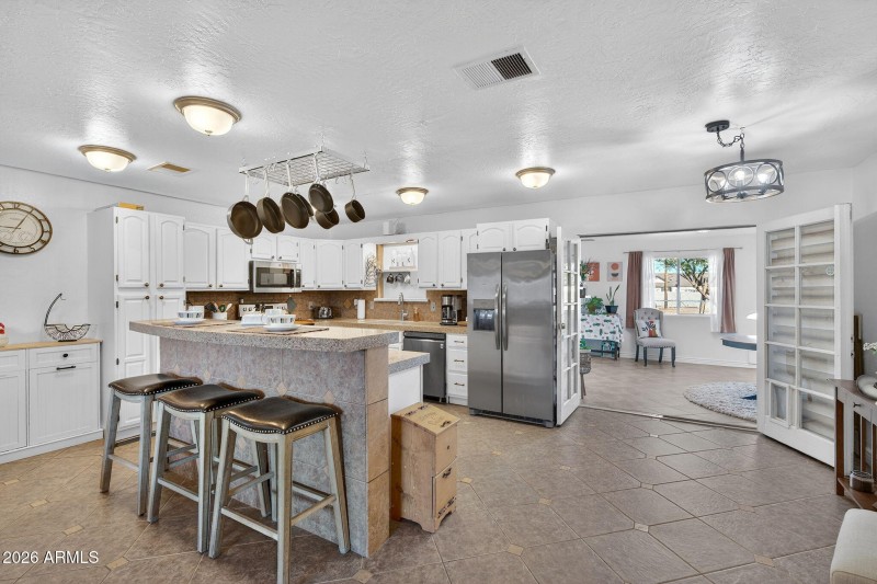 8-web-or-mls-37-W Ocotillo Rd