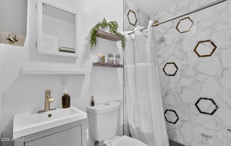 27-web-or-mls-43-W Ocotillo Rd