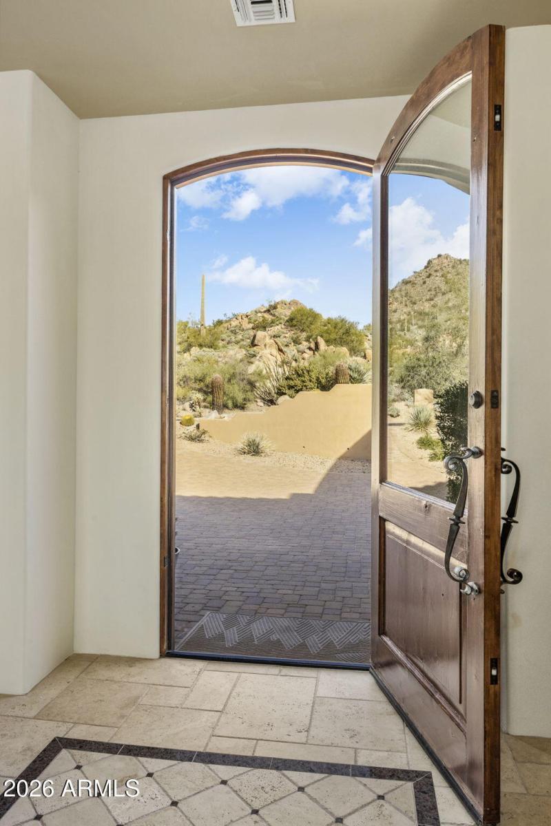 2-web-or-mls-D46A2230