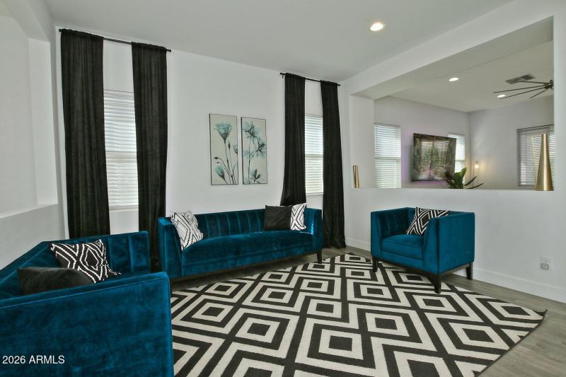 19134 Walnut Ct Living Room