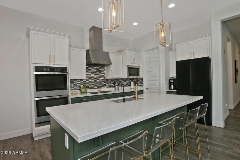 19134 Walnut Ct Kitchen