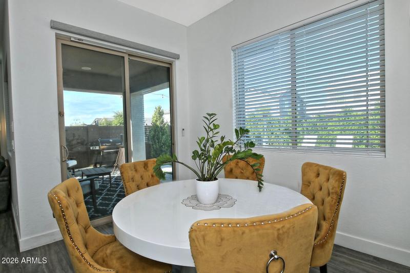 19134 Walnut Ct Dining Area 2