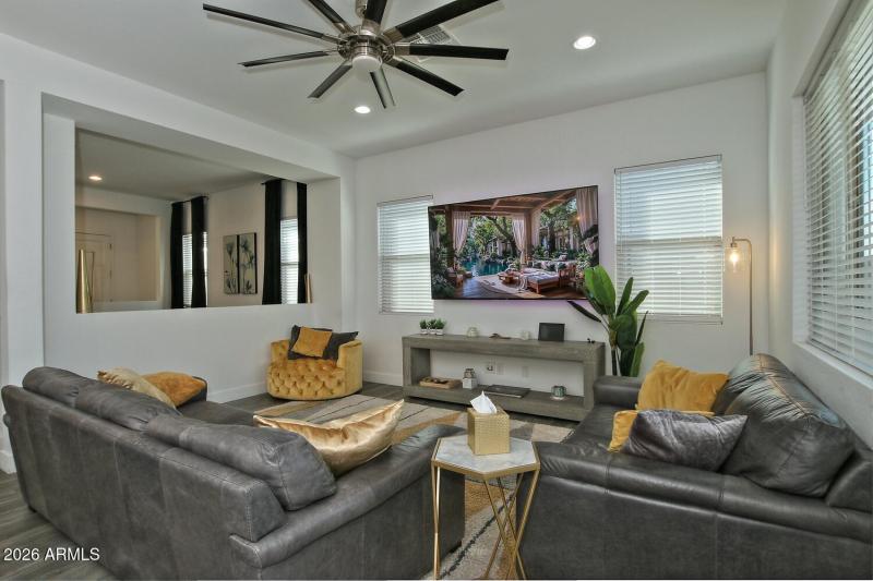 19134 Walnut Ct Family Room