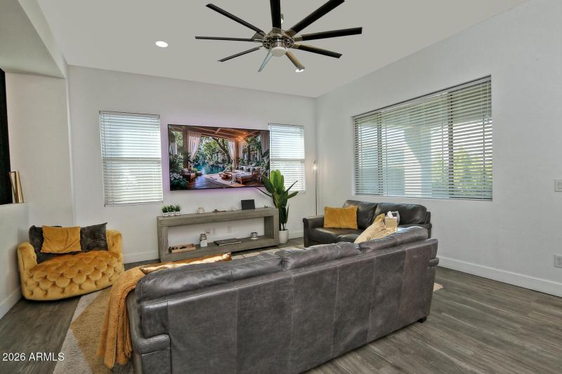 19134 Walnut Ct Family Room