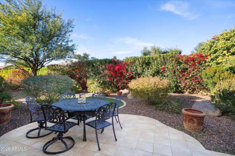 SERENE PRIVATE BACKYARD