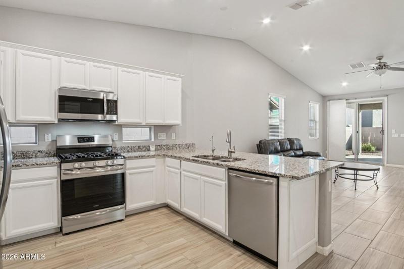 12-web-or-mls-W Myrtle Ct-S1401-010