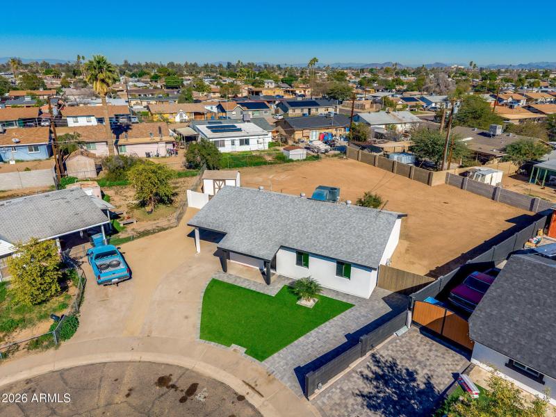 PROFESIONALLY LANDSCAPING IN FRONT YARD