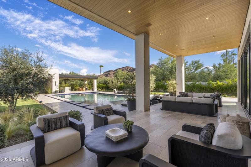 Outdoor Sitting Area