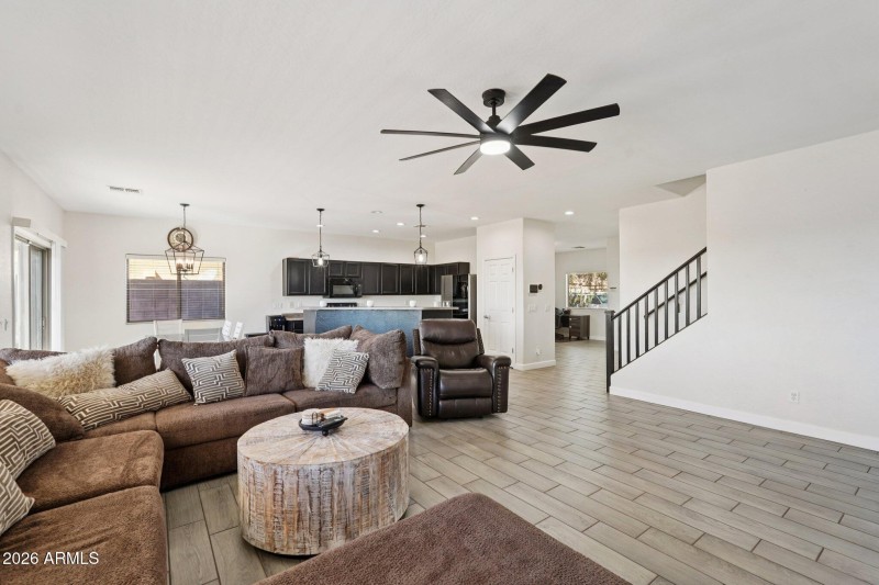 10-web-or-mls-W Pueblo Ave-L1701-010