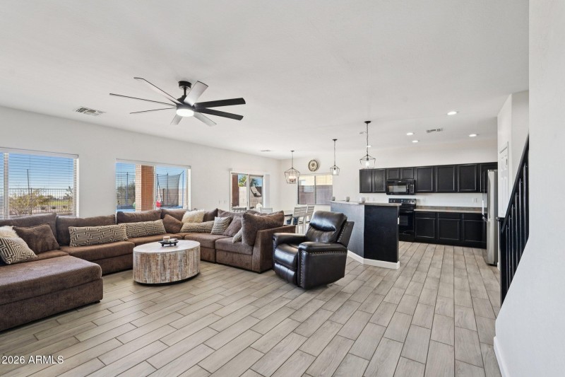 11-web-or-mls-W Pueblo Ave-L1701-011