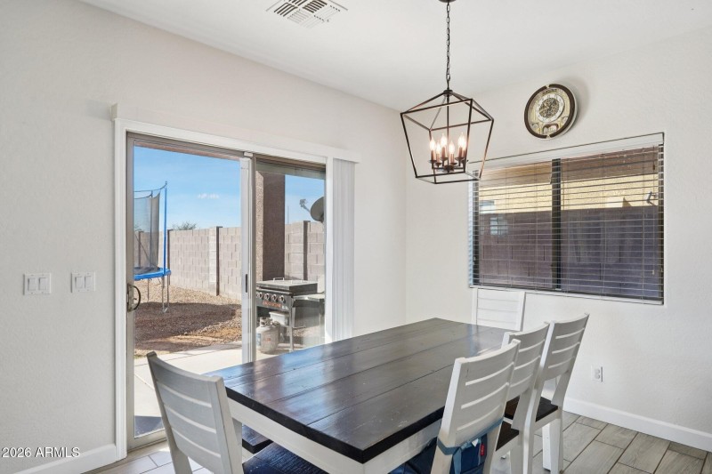 13-web-or-mls-W Pueblo Ave-L1701-013