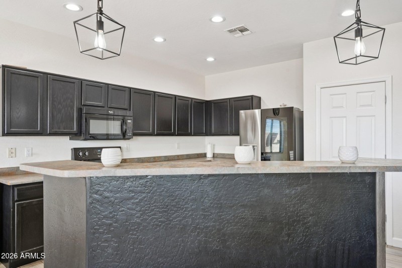 16-web-or-mls-W Pueblo Ave-L1701-016